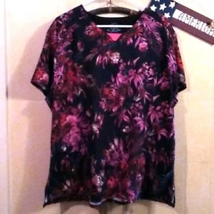 Infinity 2xl scrub top